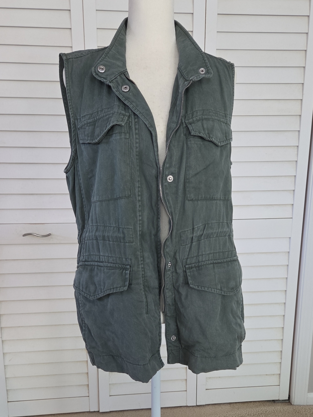 GAP Sleeveless Vest